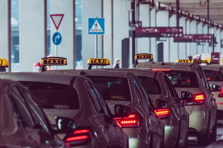 How to Make Airport Travel Easier with Reliable Transfers from Corsham